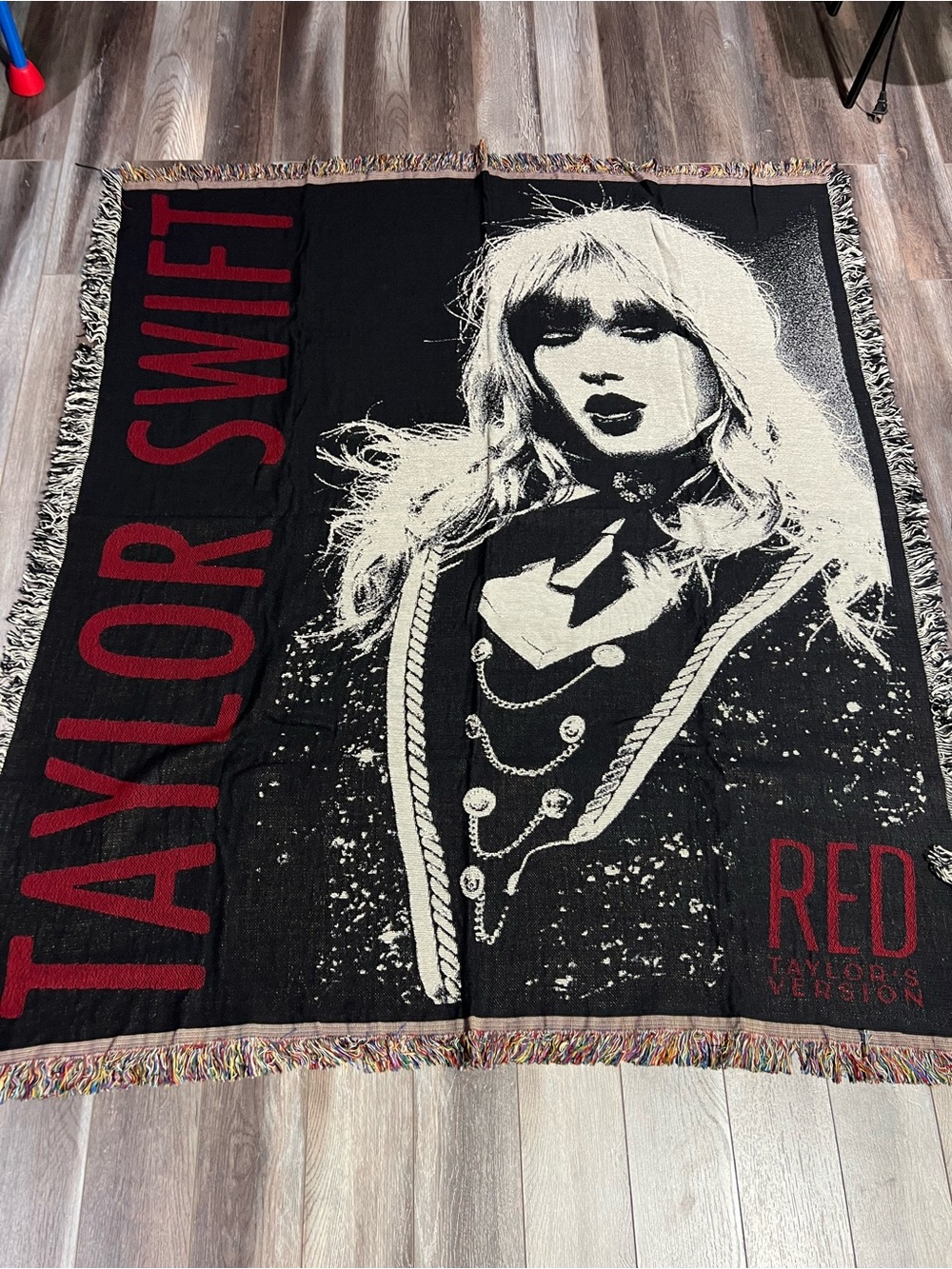Official Red TV woven blanket Taylor Swift